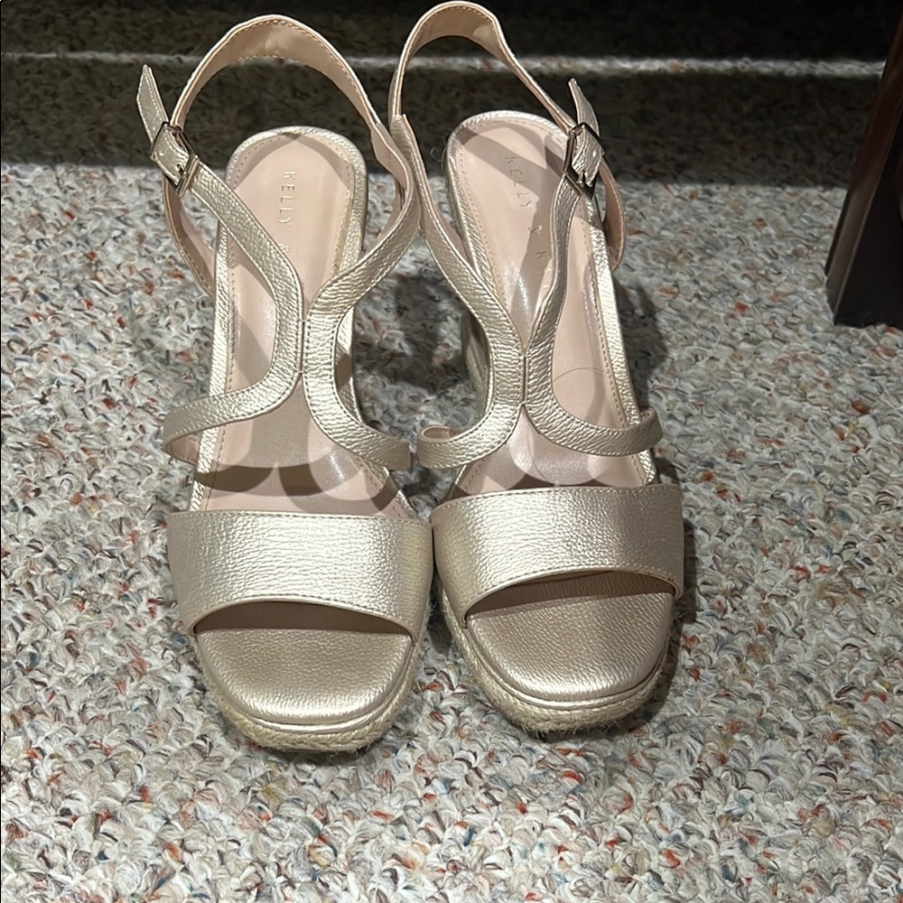 Kelly & Katie Gold Women's Sandals